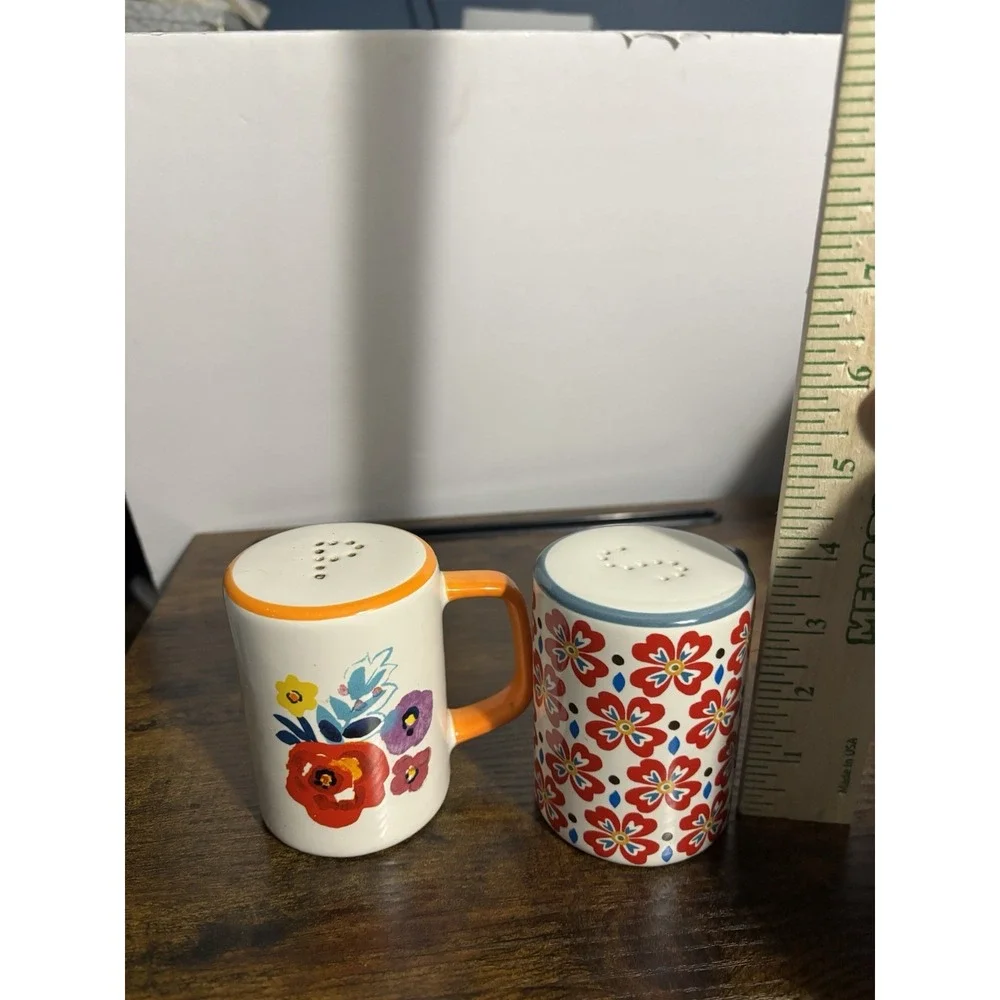 Pioneer Woman Salt And Pepper Shakers 